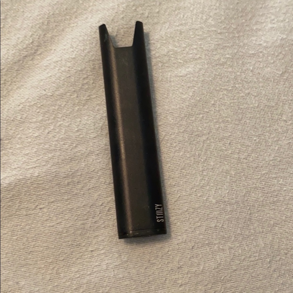 Black stiiizy battery